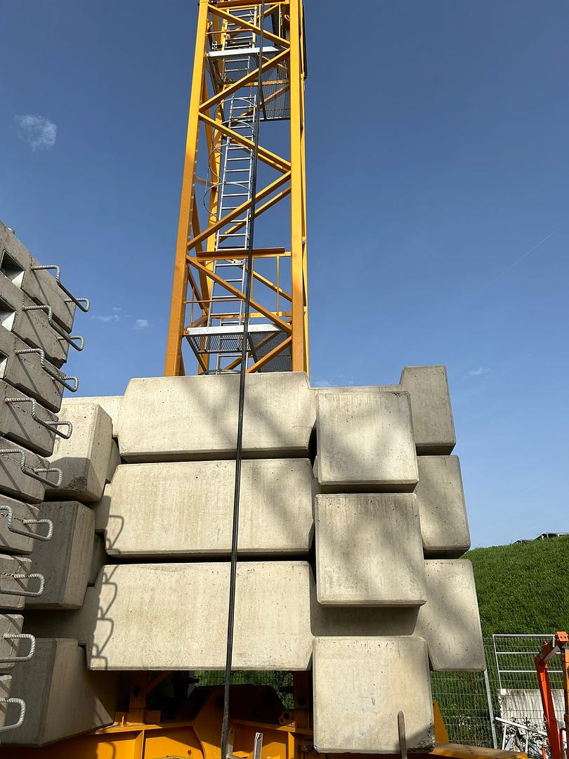 Warum der richtige Kranballast entscheidend ist – Sicherheit & Effizienz auf der Baustelle