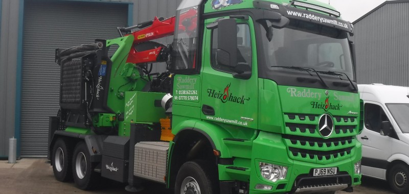 HM14-860KL MOUNTED ON THE 530 HP MERCEDES BENZ AROCS 6X6