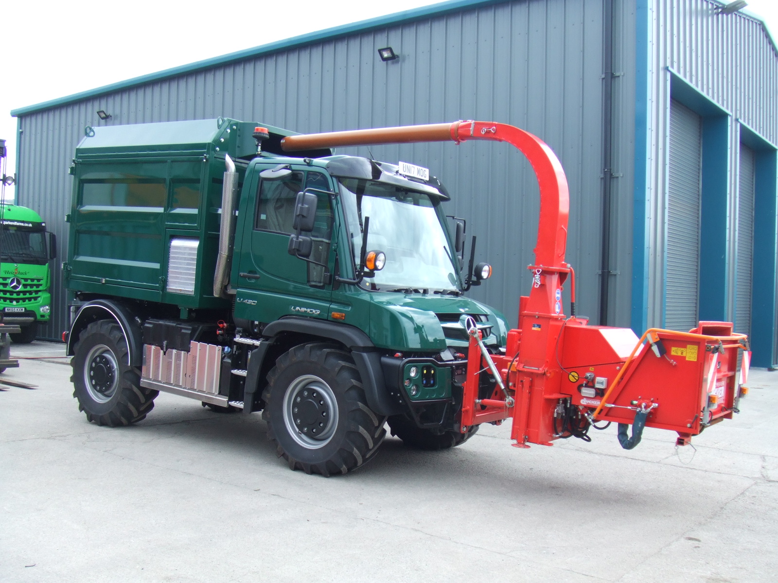 BESPOKE CHIPBOX AND USED DEUCKER HF250 10” CHIPPER WE FITTED ONTO NEW UNIMOG U430