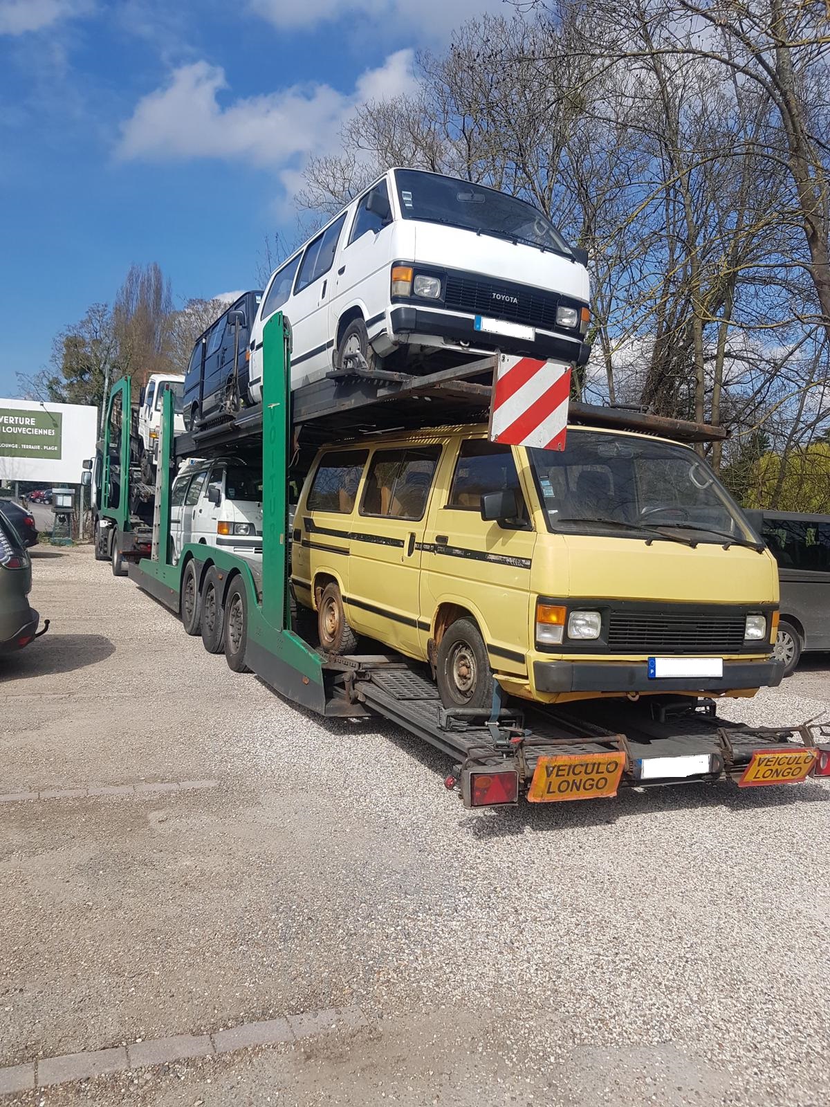 Delivered to Paris - France.