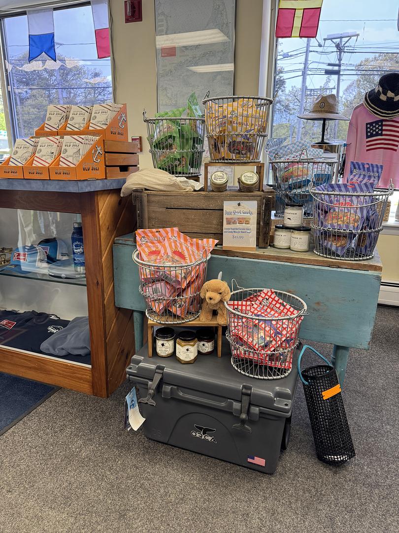 Snacks and gift displays