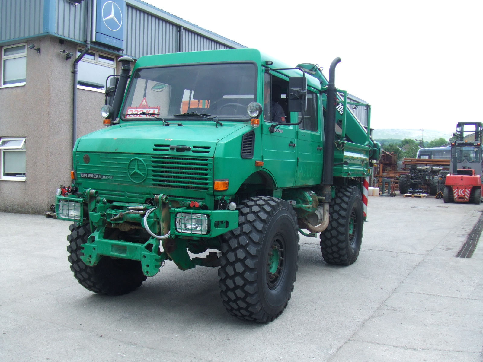 U2150L38 UNIMOG COMPLETE WITH FRONT LOADER ON ITS WAY TO CANADA