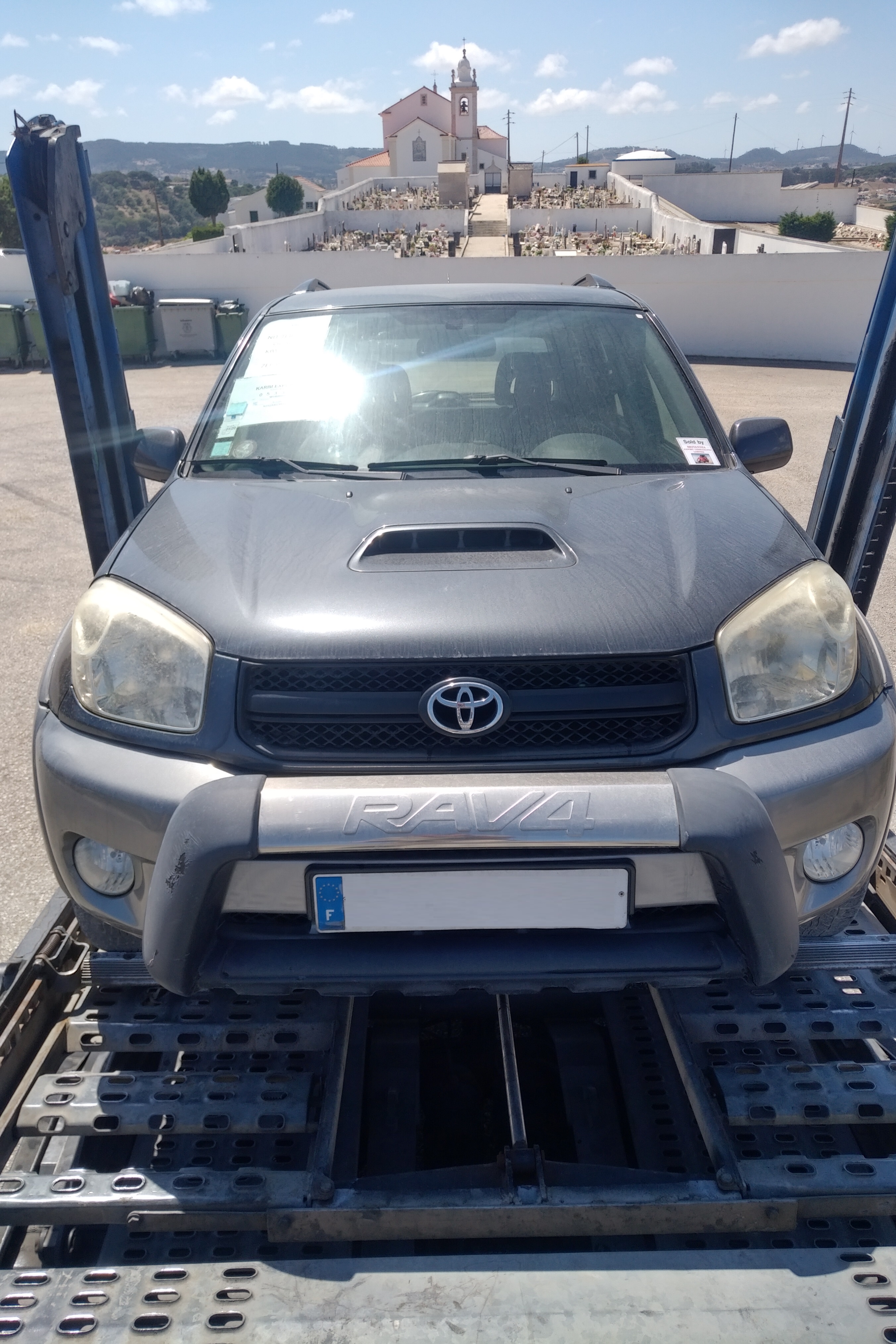 Transport of Toyota RAV4 4X4 SUV to Zeebrugge - Belgium. Shipping to Nouakchott - Mauritania.