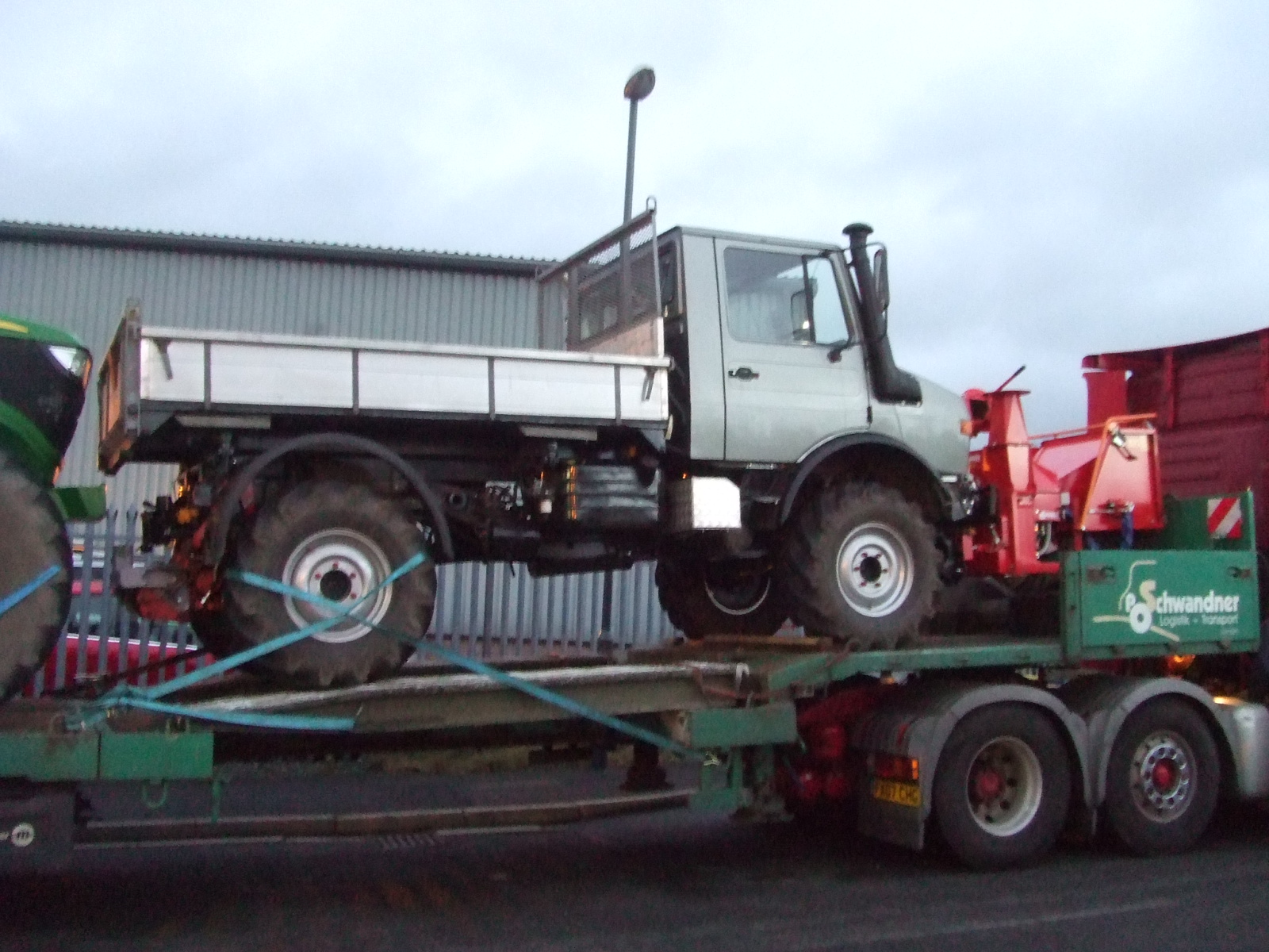 DUECKER HF200 CHIPPER AND WERNER F50 HYDRAULIC WINCH