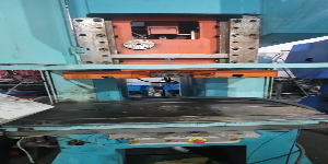 Riproduci video