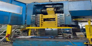 Riproduci video