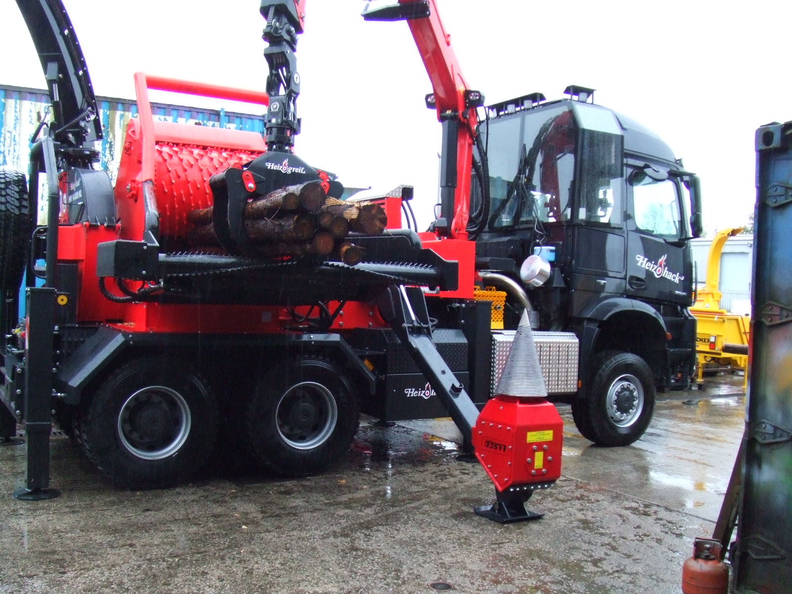 IT’S HERE! THE FIRST MERCEDES AROCS 3345 450HP 6X6 CHIP TRUCK TO BE SOLD INTO THE UK.