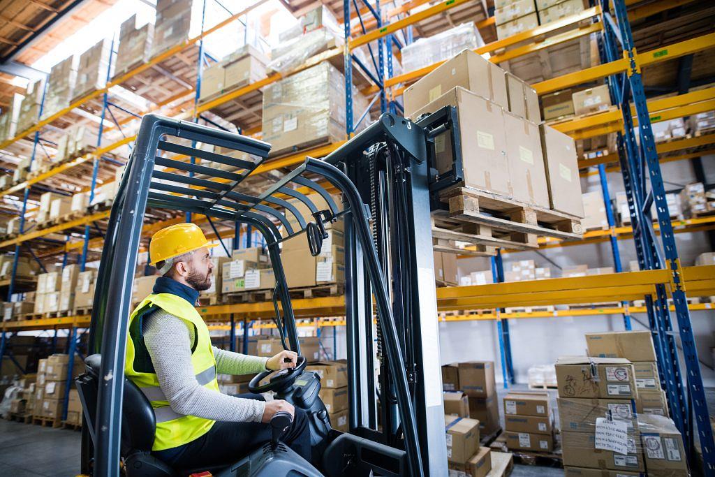 Comparing 3-Wheeled and 4-Wheeled Electric Forklifts: Which Is Better for You?