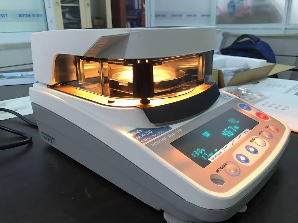 Laboratory Moisture Testing: Analyzers, Balances & Drying Methods