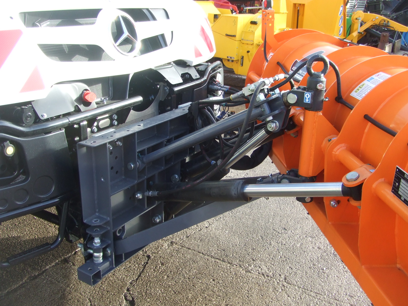 NEW MERCEDES BENZ UNIMOG U218 WITH WINTER EQUIPMENT