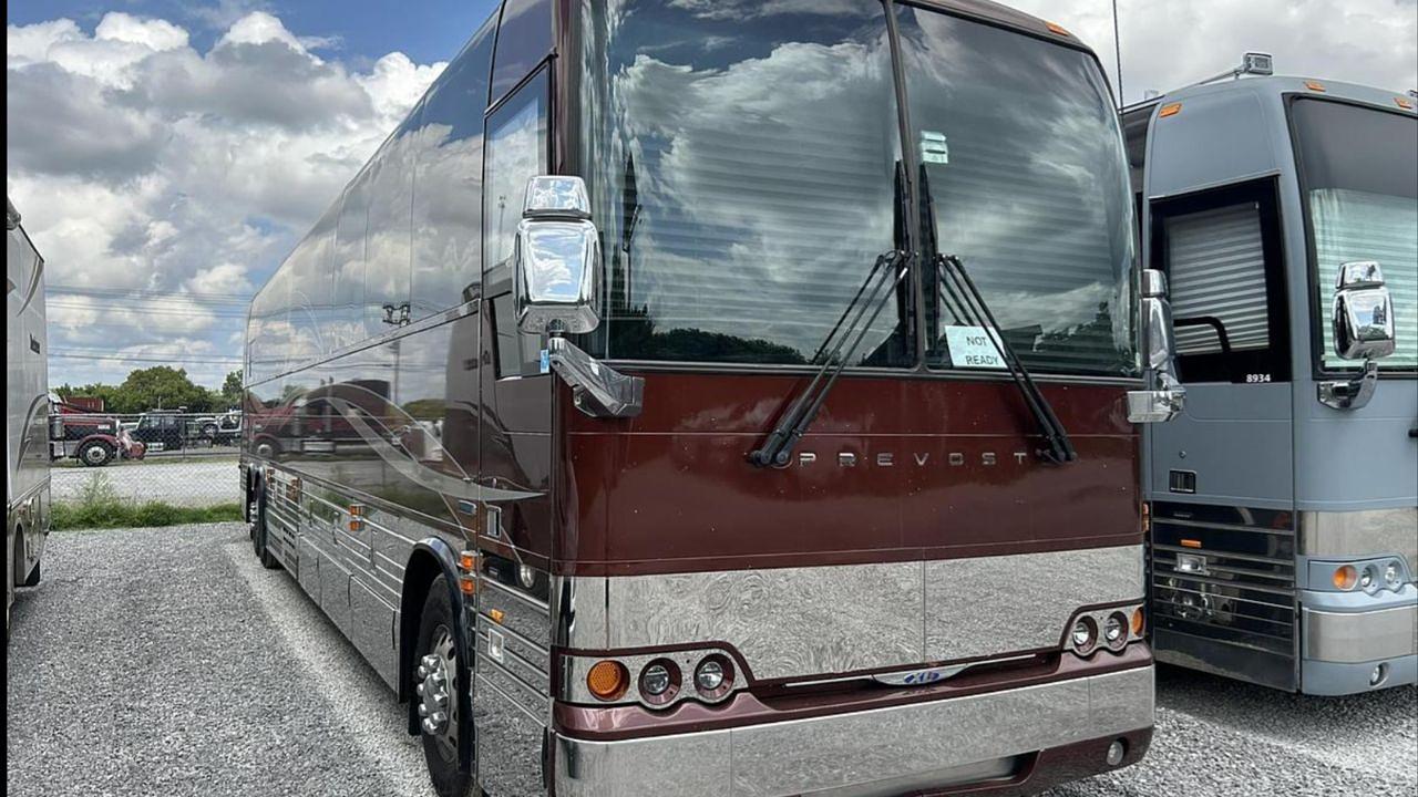 7 Features to Look for in a Prevost Entertainer Coach