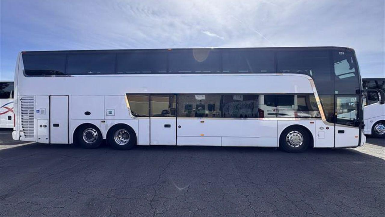 7 Sleeper Coach Bus Options for Overnight Travel: Costs, Features & Uses