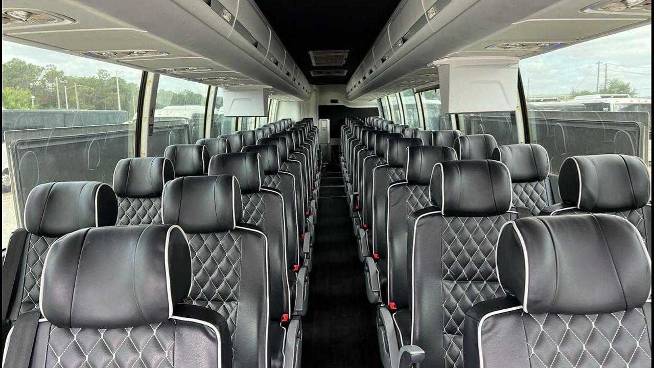 5 Electric Coach Bus Partnership Models for Private Fleets