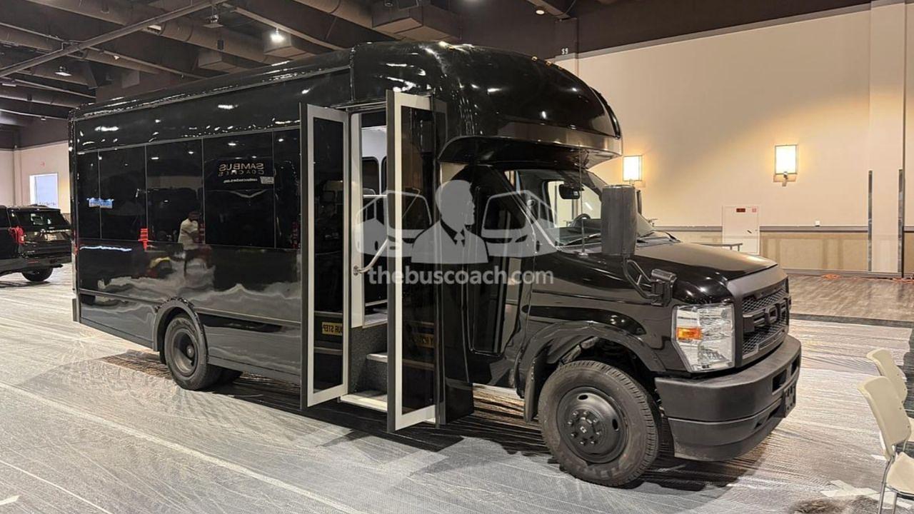 How Non-CDL Shuttle Buses Help Fleet Operators Overcome Driver Shortages