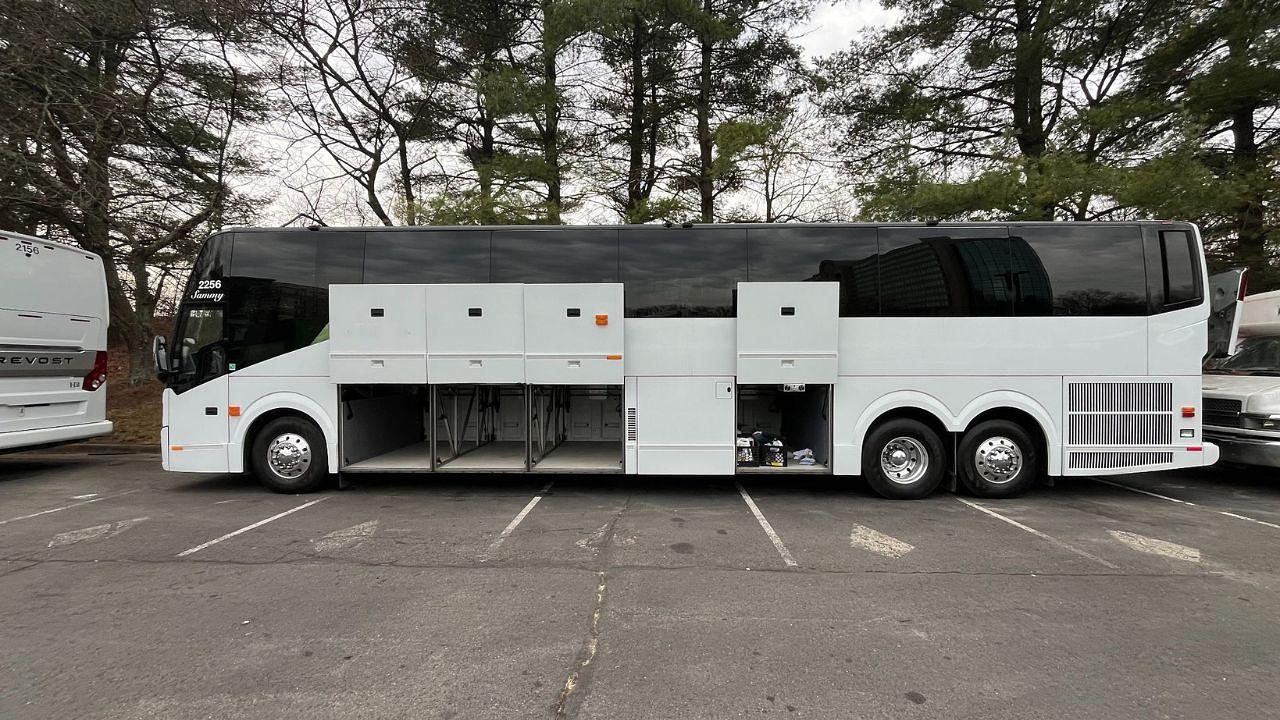 7 Powerful Reasons American Luxury Coaches Are Changing Group Travel