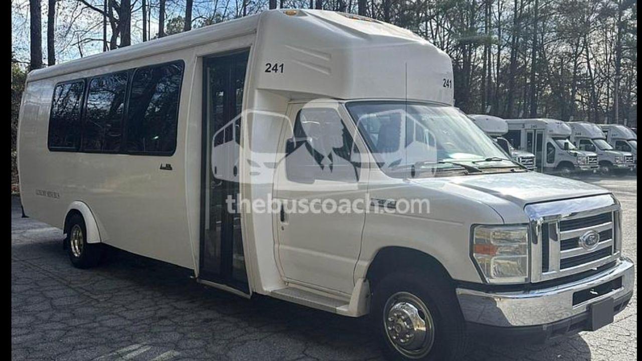 How Many Seats on a Coach Bus? 6 Facts to Know