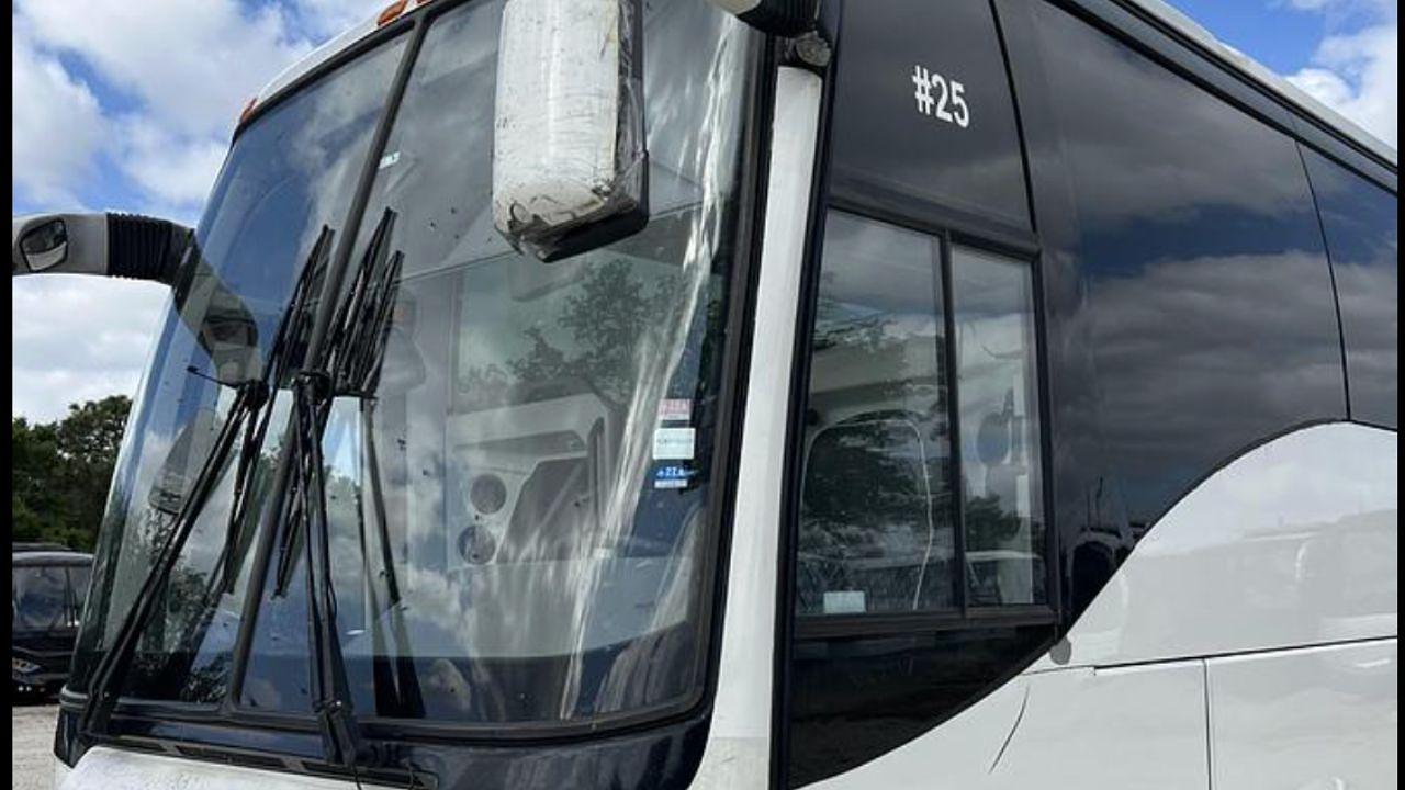 5 Electric Coach Bus Partnership Models for Private Fleets