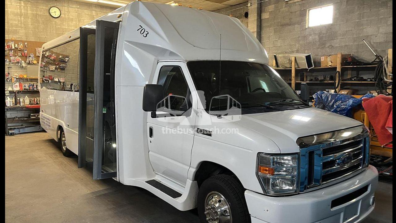 How Many Seats on a Coach Bus? 6 Facts to Know