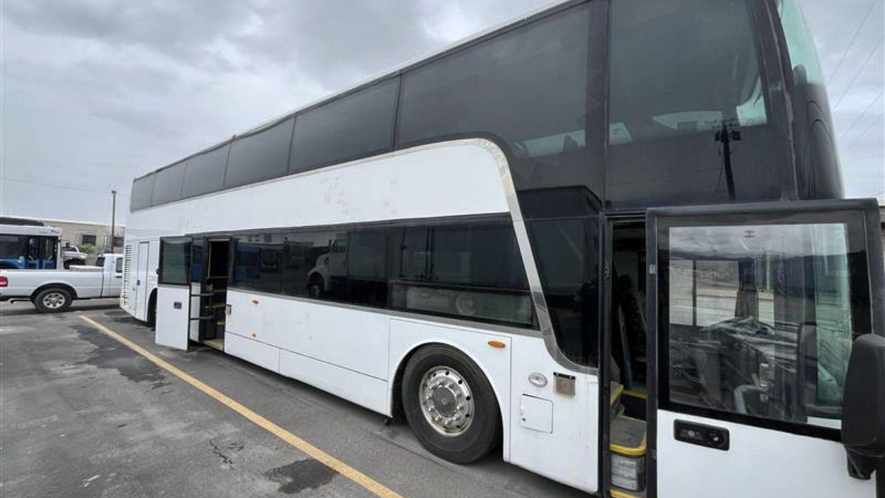 7 Sleeper Coach Bus Options for Overnight Travel: Costs, Features & Uses