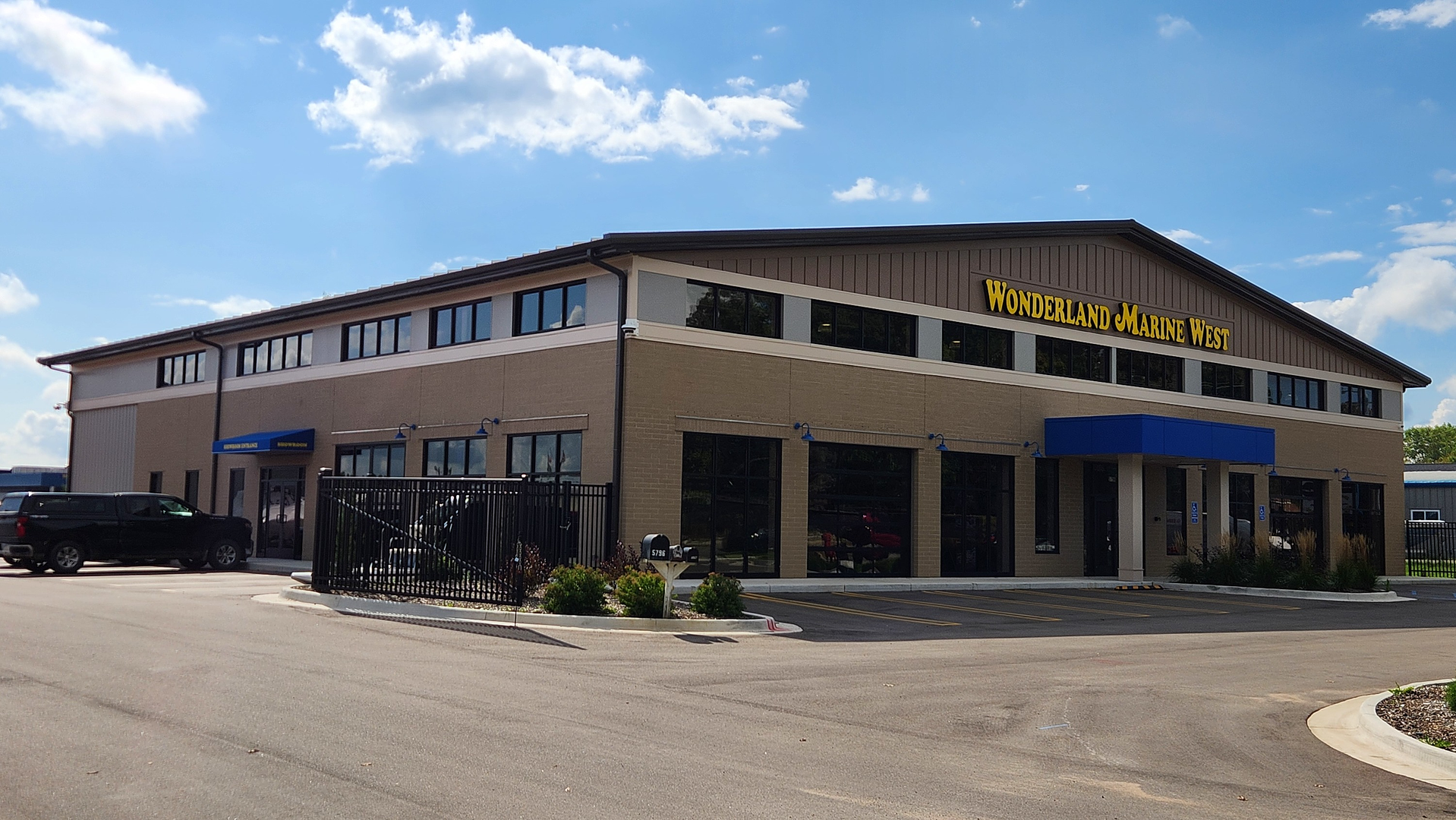 Wonderland Marine West, Howell location