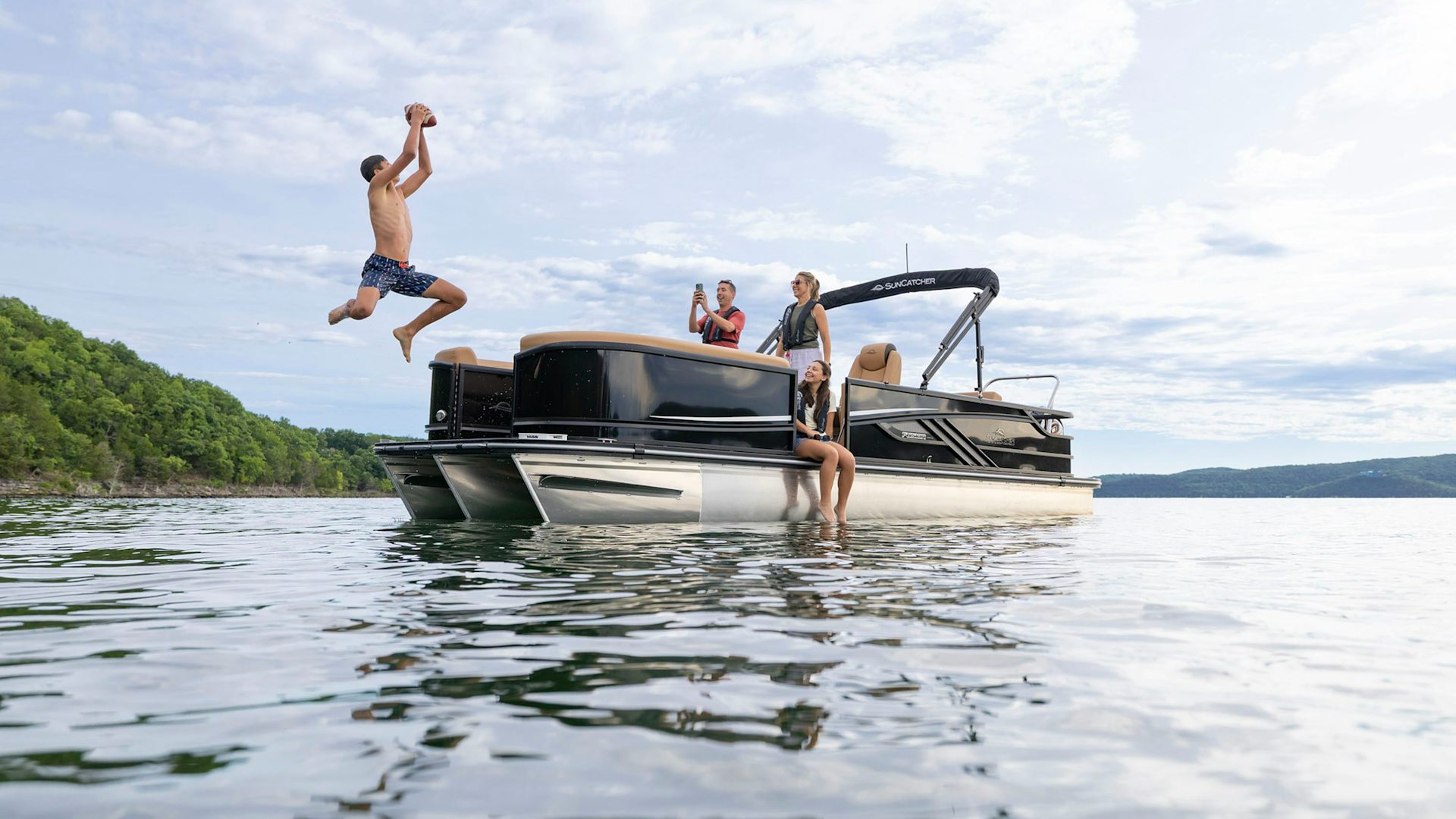 Pre-owned boats ready for sale through Wonderland Marine West's brokerage service