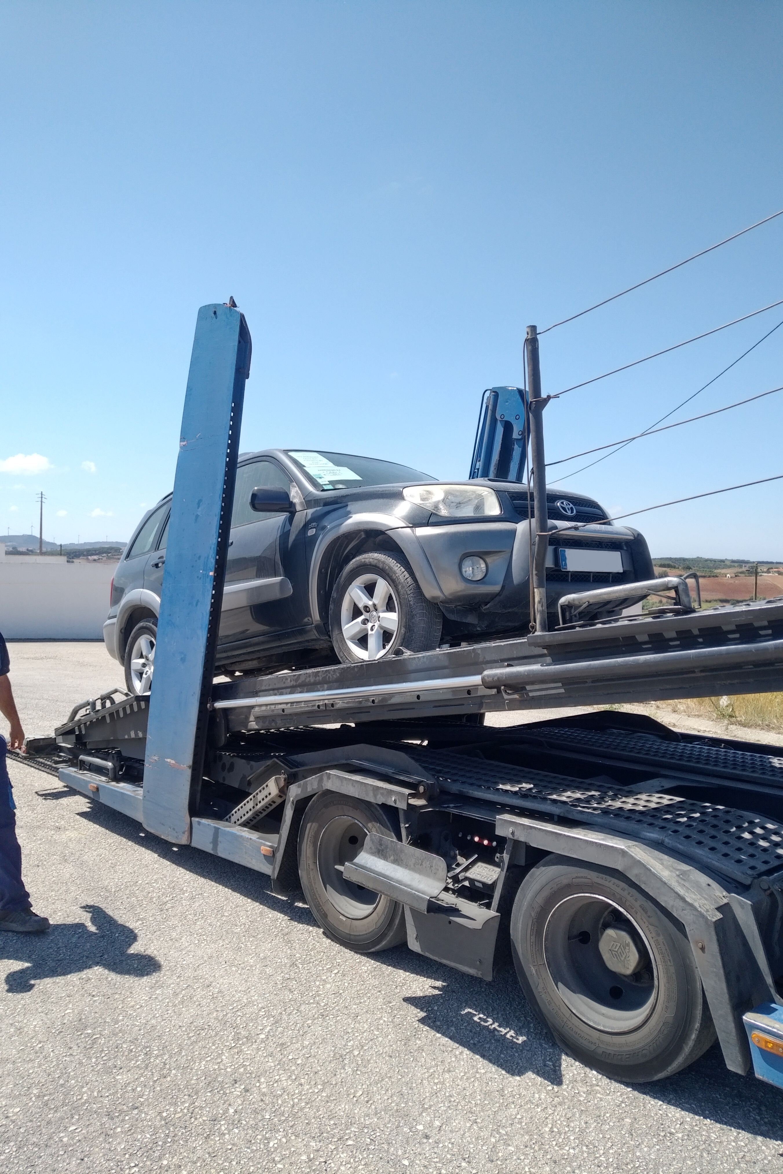 Transport of Toyota RAV4 4X4 SUV to Zeebrugge - Belgium. Shipping to Nouakchott - Mauritania.