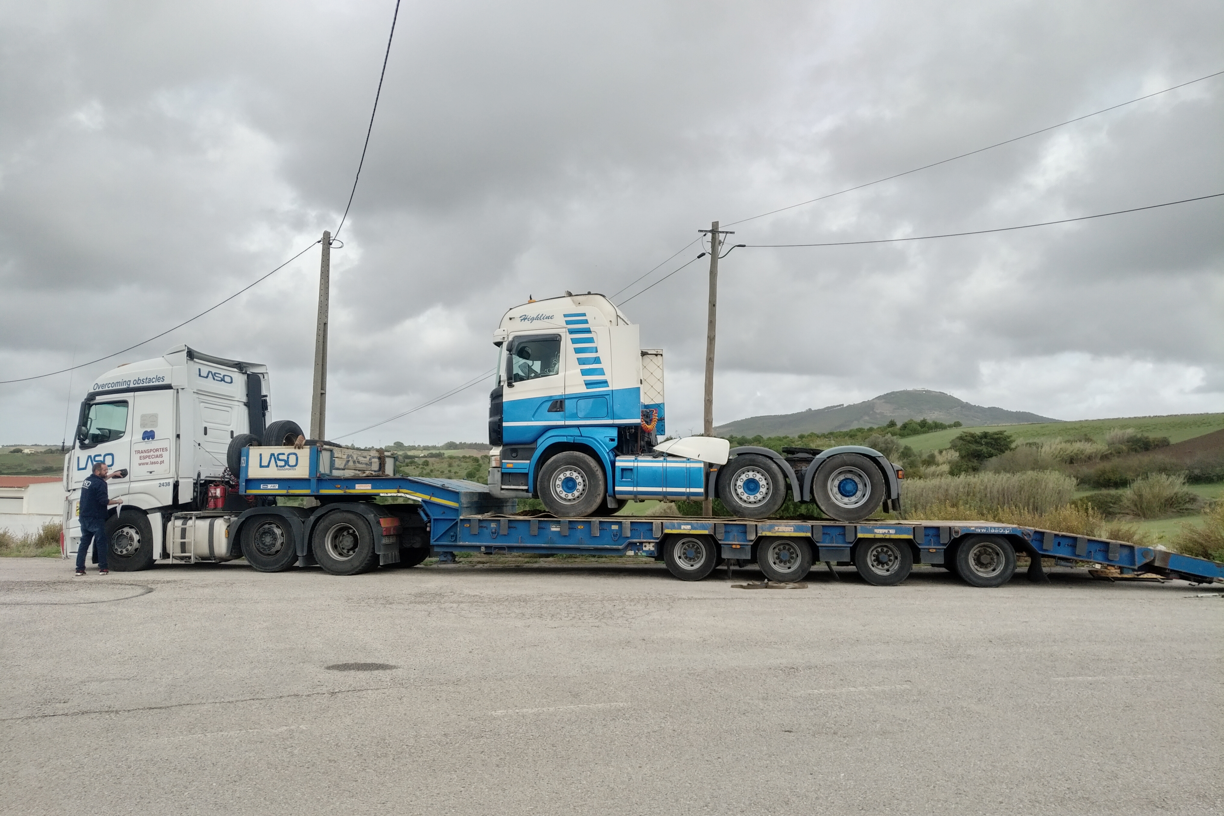 Transport & Delivery of Scania R420 6X2 tractor unit to Port. Shipping to Asuncion - Paraguay.