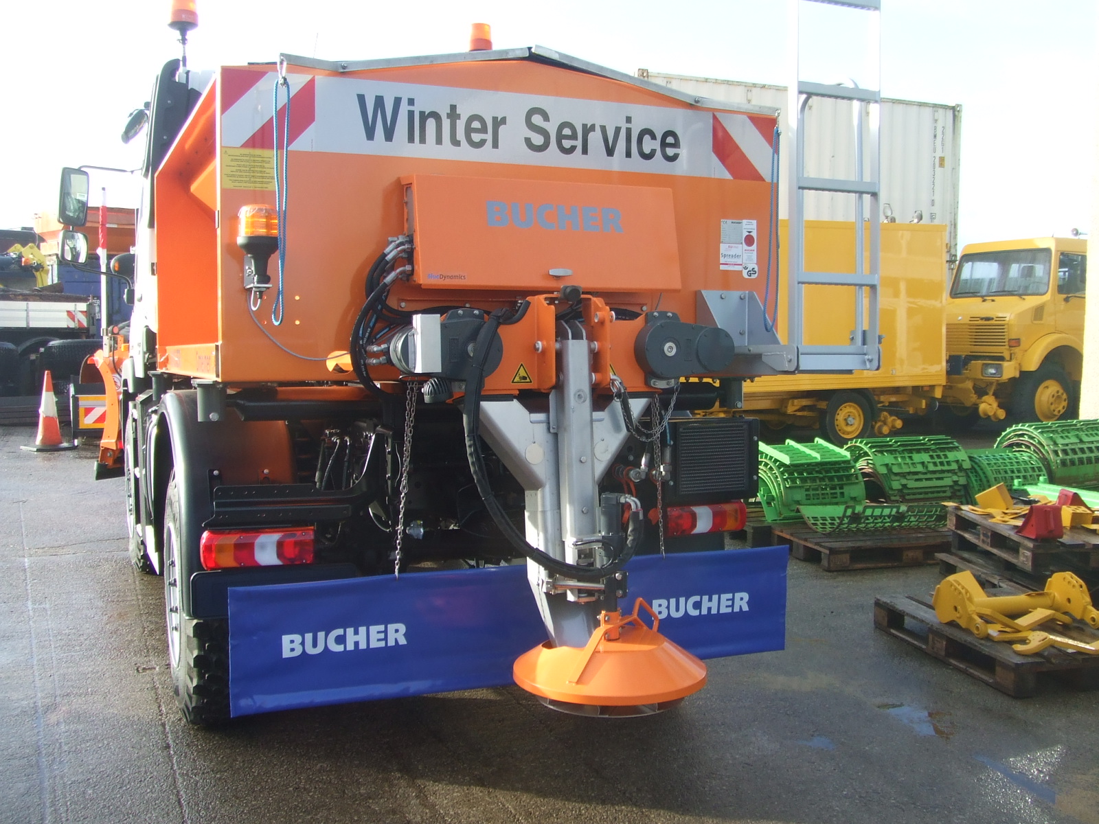 NEW MERCEDES BENZ UNIMOG U218 WITH WINTER EQUIPMENT