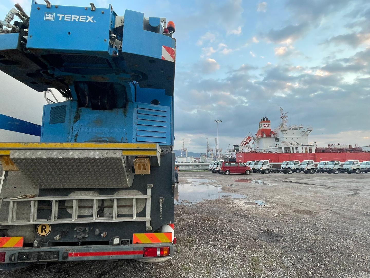 Hafen & Autokran.jpg