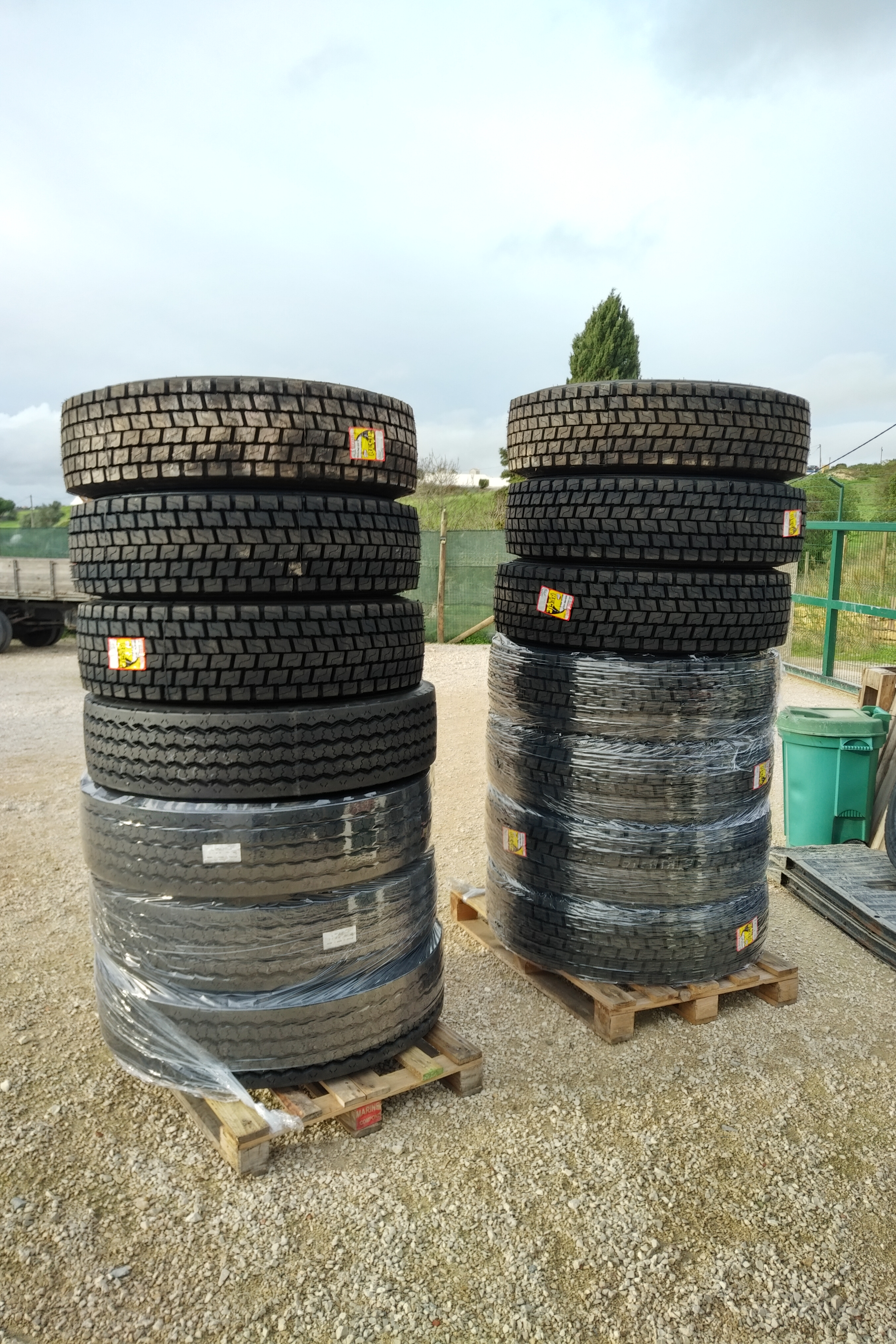 315/80R22.5 & 13R22.5 truck tyres recently sold to Douala - Cameroon.