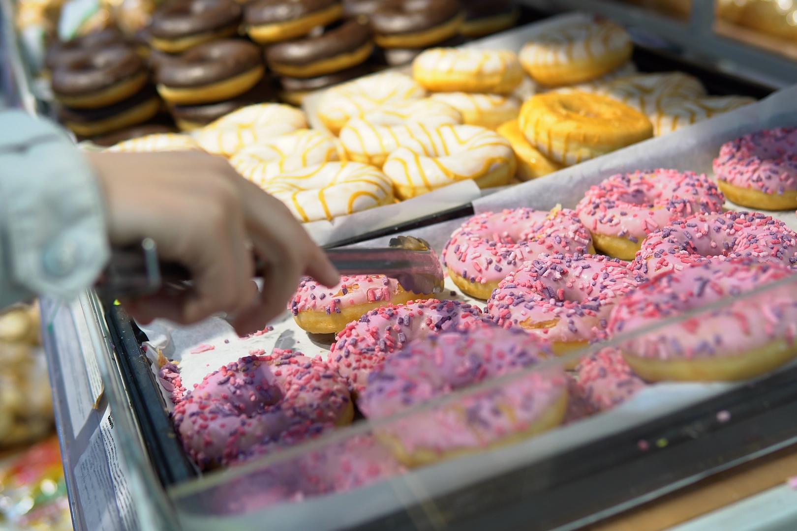 Donut shops, cafés, and concession