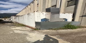 Riproduci video