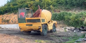 Riproduci video