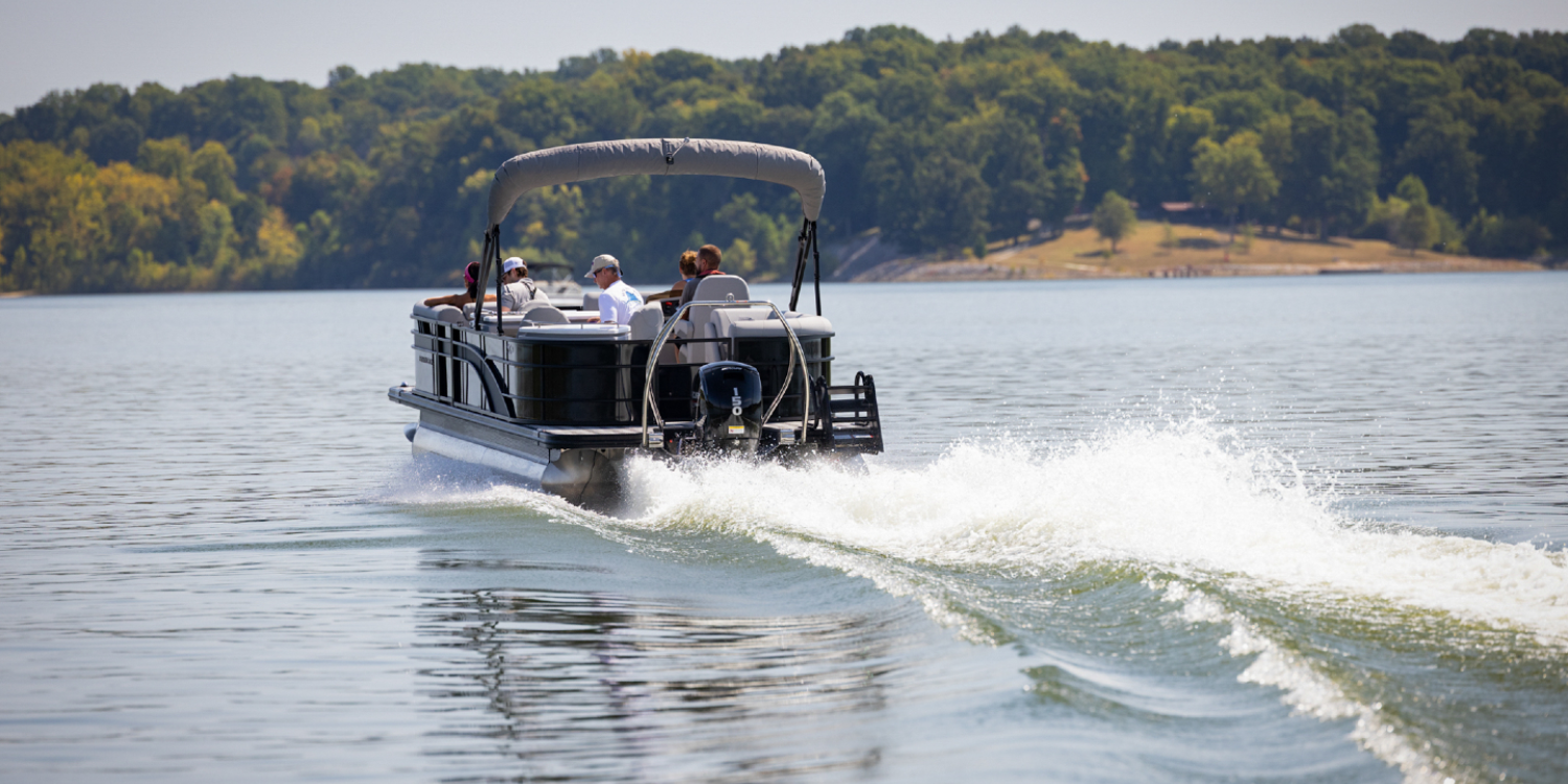 used-boats-fishers-in-lake-day