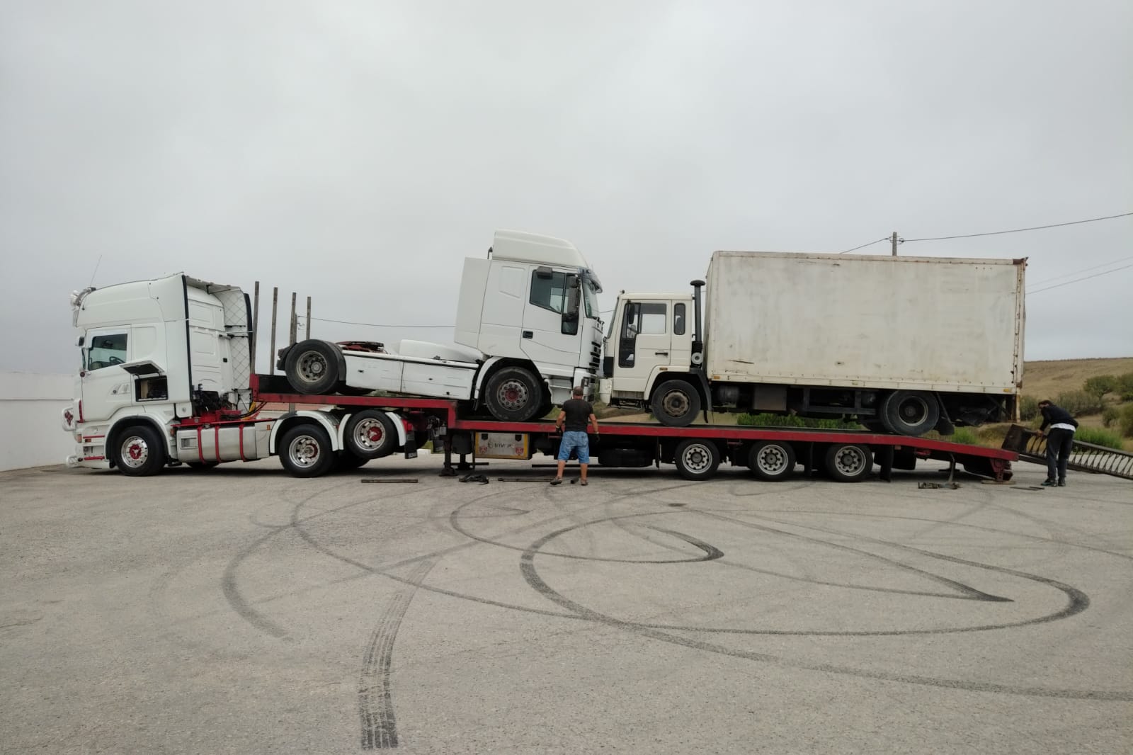 Transport & Delivery of Iveco Eurostar 440E43 tractor unit to Port. Shipping to Lagos - Nigeria.